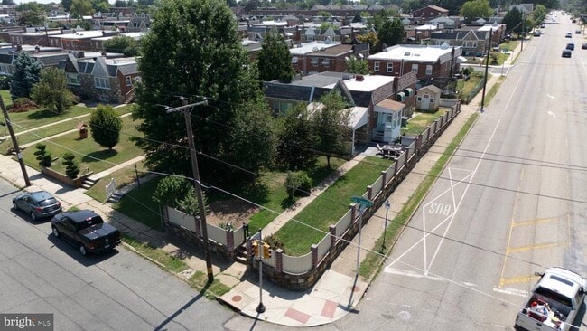 Building Photo - 1600 Fox Chase Rd