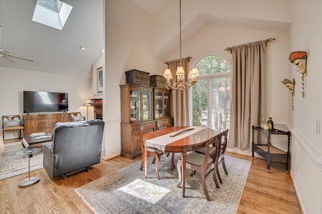 Building Photo - 108 White Willow Pl