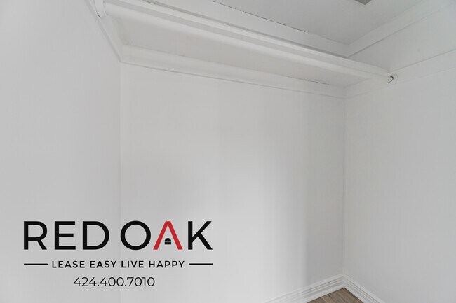 Building Photo - 5164 Clinton St