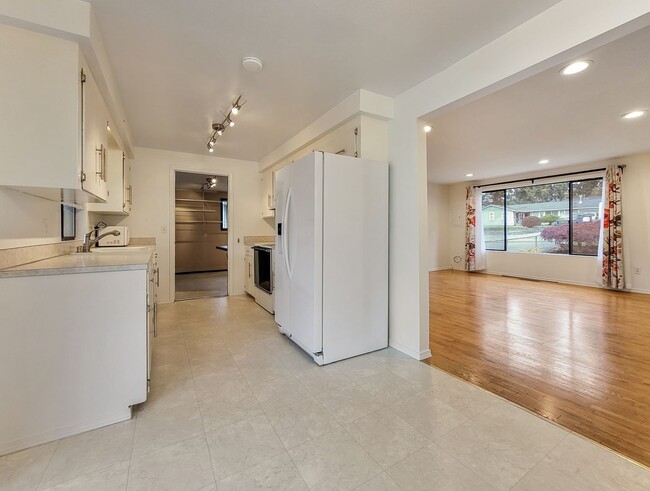 Building Photo - Charming Rambler with Ample Parking and Great Location