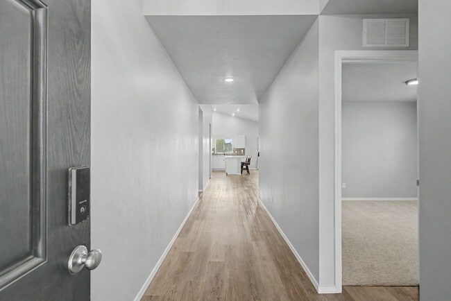 Building Photo - Charming Single-Level South Meridian