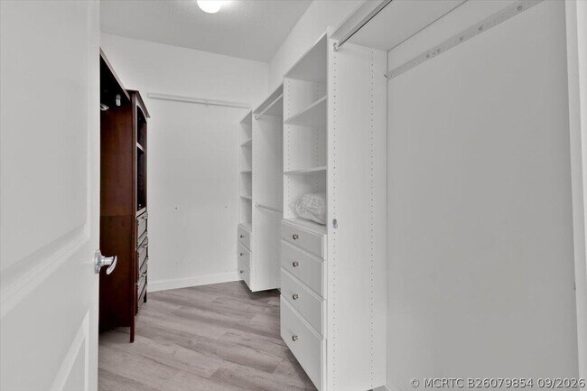Building Photo - 415 NW Flagler Ave