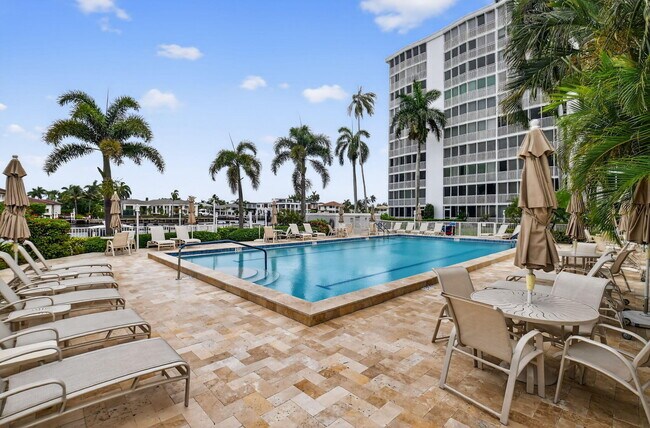 Building Photo - 3212 S Ocean Blvd