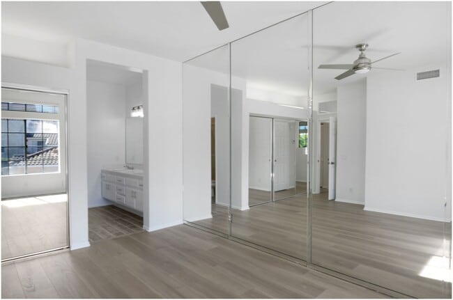 Building Photo - 2 Bedroom Condo in the Breakers!