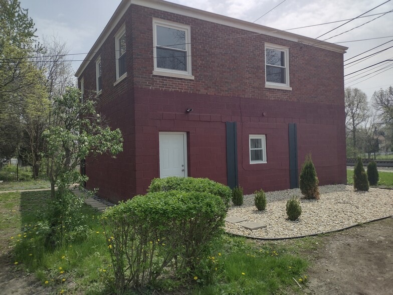 Building Photo - 48 W 21st St