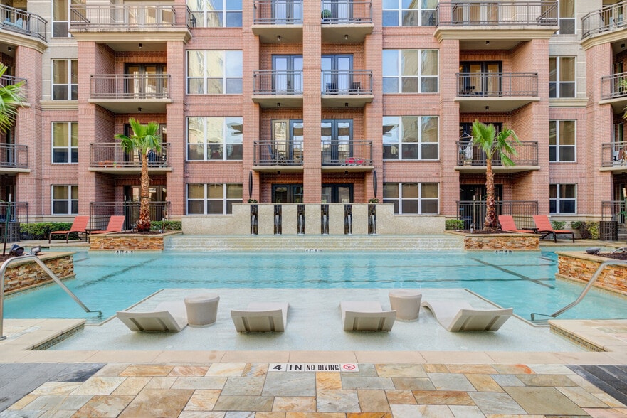 Building Photo - Hollings Post Oak