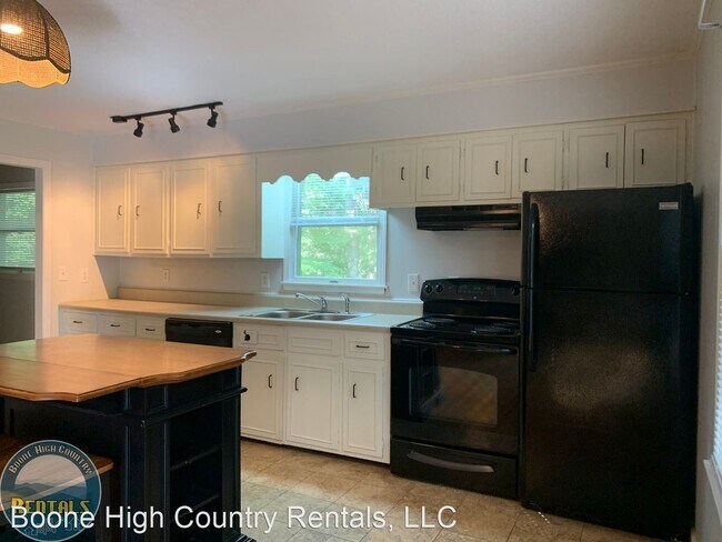 Building Photo - 2 br, 1 bath House - 459 White Oak Road