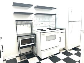 Building Photo - 1108 S Detroit Ave Michael