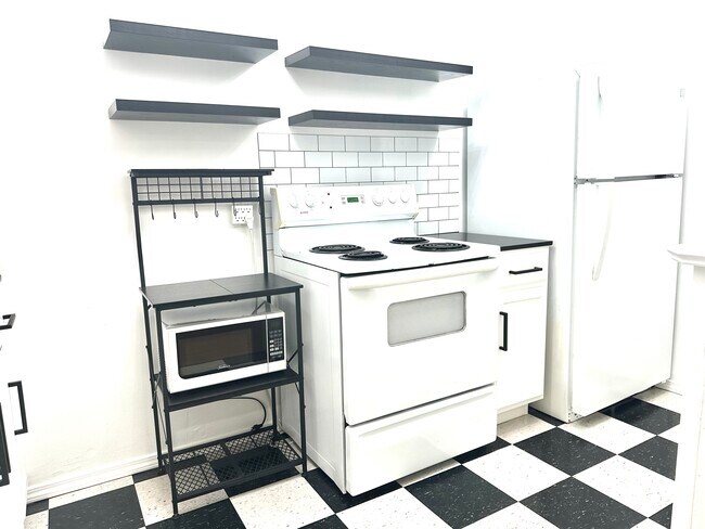 Building Photo - 1108 S Detroit Ave Michael