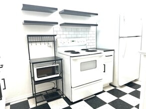 Building Photo - 1108 S Detroit Ave Michael