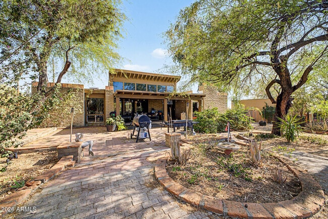 Building Photo - 6510 E Dixileta Dr