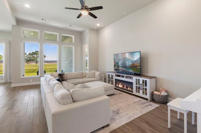 Building Photo - 16147 Sapphire Crst Dr