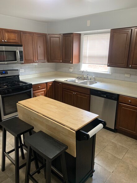 Building Photo - 7918 S Wood St