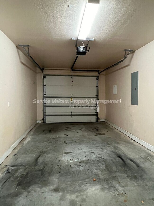 Building Photo - 306 E De Soto St