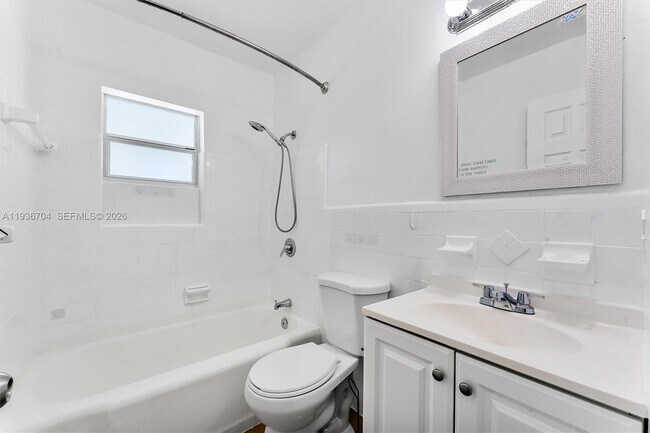 Building Photo - 300 SW 11th Ct