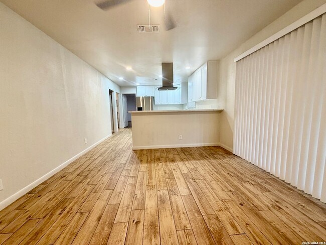 Building Photo - 115 Encino Grande St