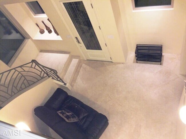 Building Photo - 5 br, 4 bath House - 2075 Torrey Pines Rd ...