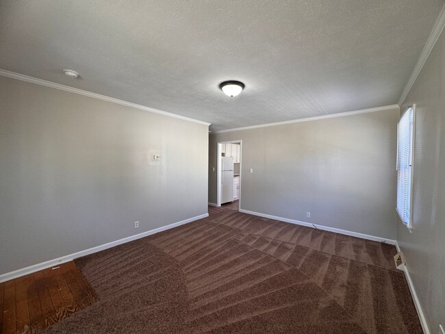 Building Photo - Freshly Updated 3Bedroom One Story Home