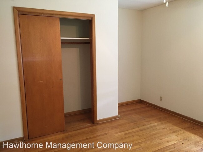Building Photo - 2500-2502 Braemore Rd