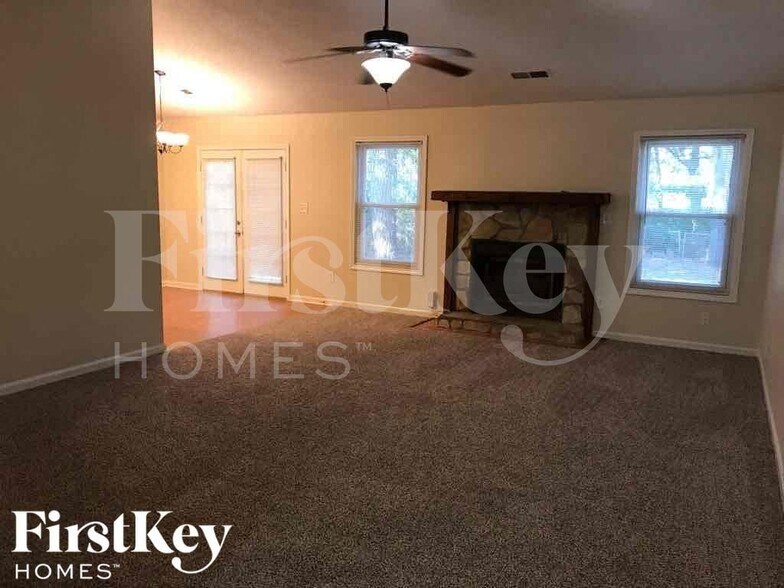 Building Photo - 5334 Memorial Ln SW