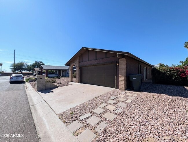 Building Photo - 10044 N 39th Ln