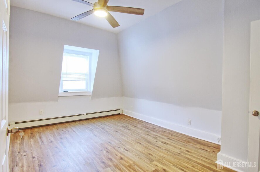 Building Photo - 1076 Fulton St