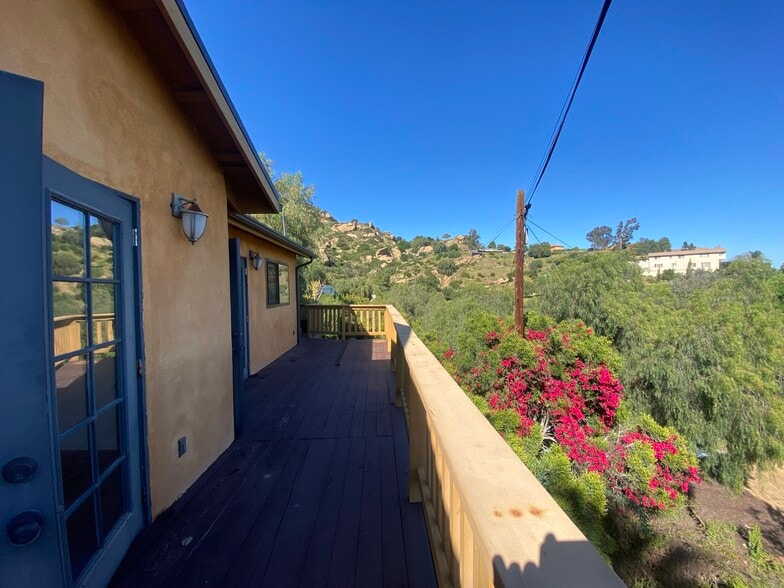 Primary Photo - 47 Box Canyon Rd