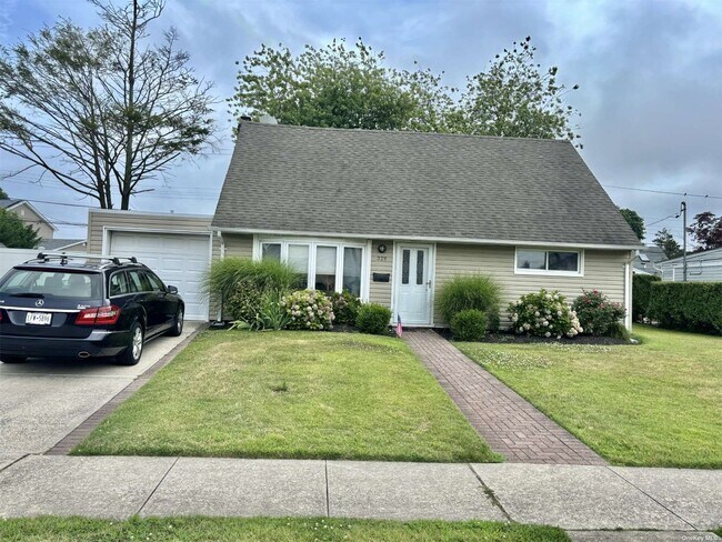 Primary Photo - 328 Fern Pl