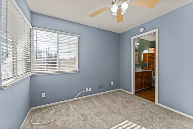 Building Photo - 2126 Sunhaven Ct