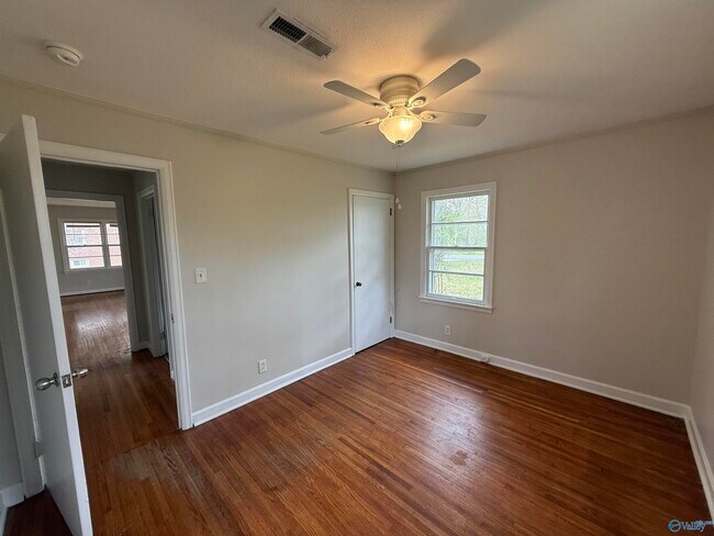 Building Photo - 804 Williams St