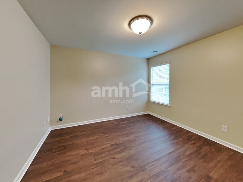 Building Photo - 107 Lacona Ter