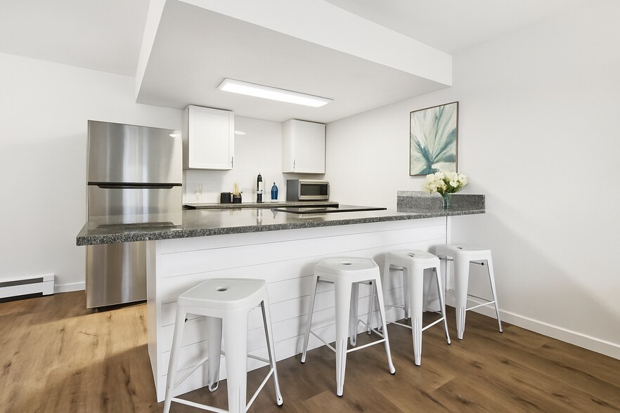 Building Photo - 645 Manhattan Plz