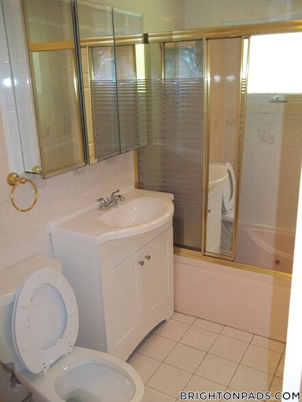 Building Photo - 191 Kenrick St