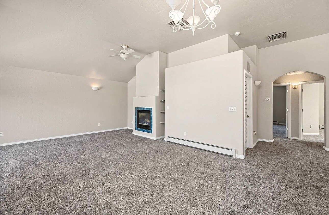 Building Photo - 712 Glen Ct