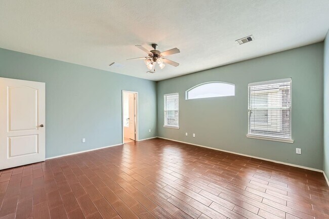 Building Photo - 2105 Kingwood Dr