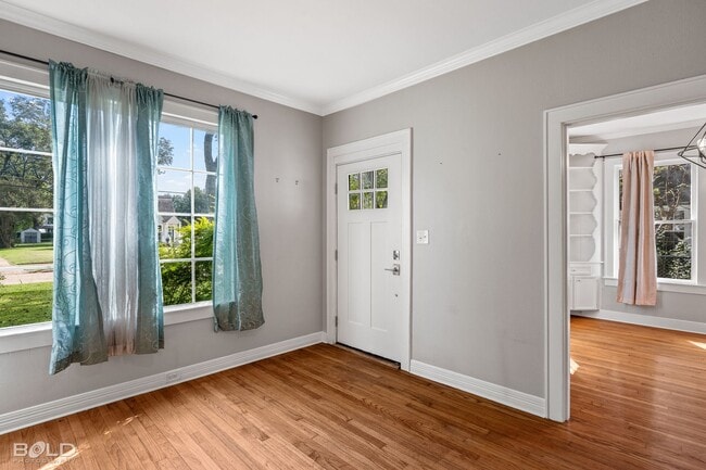 Building Photo - Check Out this 3 bed 2 bath!!