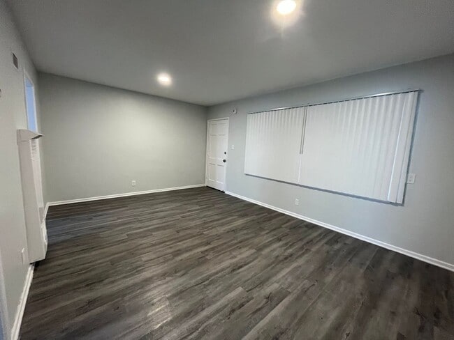 Interior Photo - 7056 Lanewood Ave