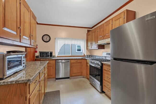 Building Photo - 32 Beloit Rd