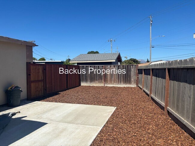 Building Photo - 112 E Bernal Dr