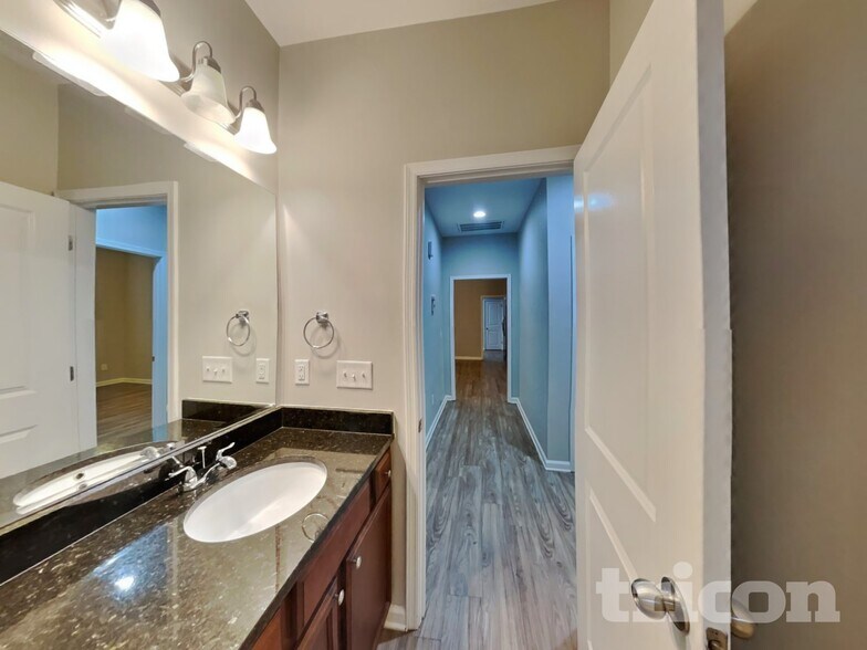 Building Photo - 246 Viking Ln