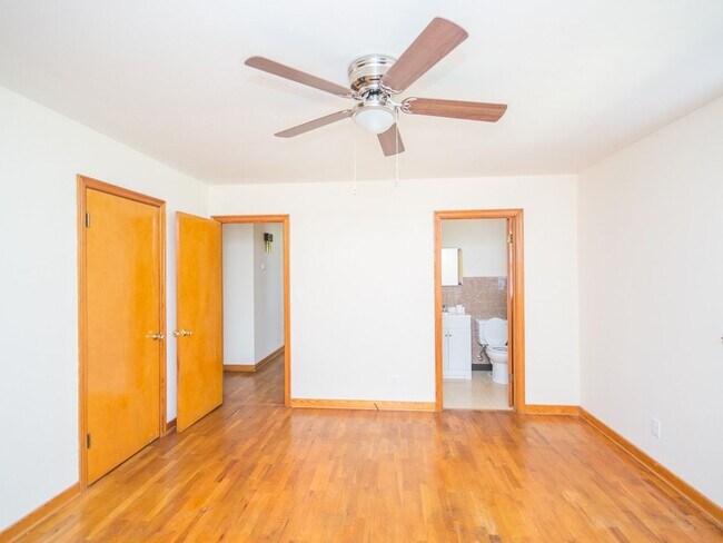 Building Photo - 707 Hine St N