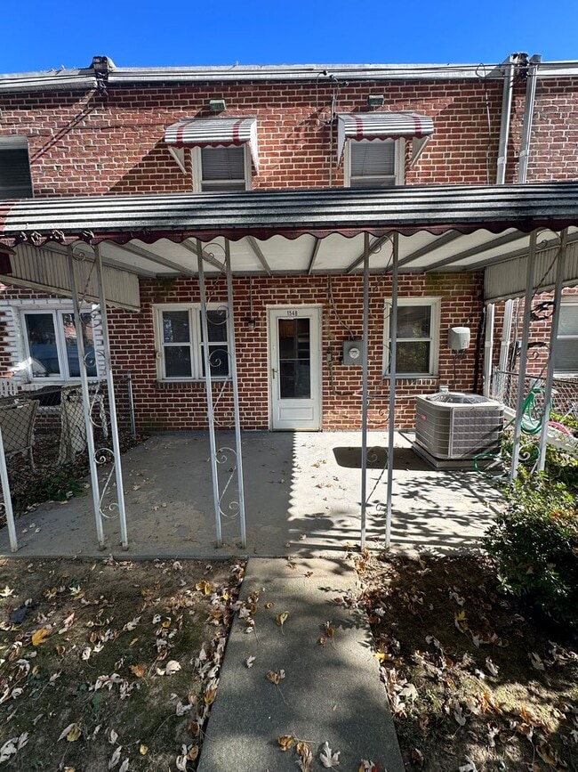 Building Photo - Beautifully Renovated 3-Bedroom Split-Leve...