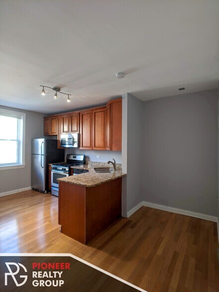 Building Photo - 5029 N Harding Ave