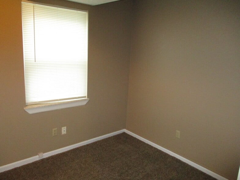 Building Photo - 1140 E Johnston St