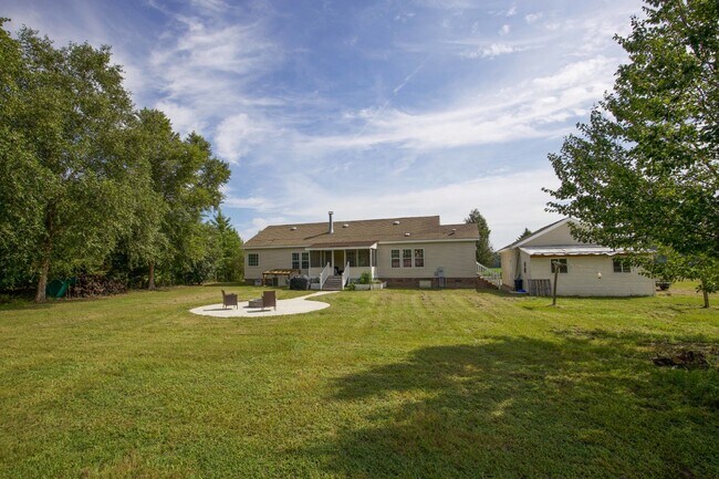 Building Photo - "Charming 3-Bedroom Home with 2 Full Bathrooms in Vass, NC - Spacious and Comfortable Country Liv...