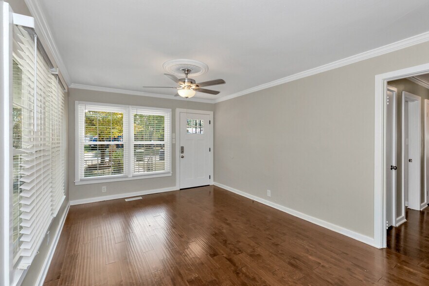 Building Photo - 3116 Hale Dr SW