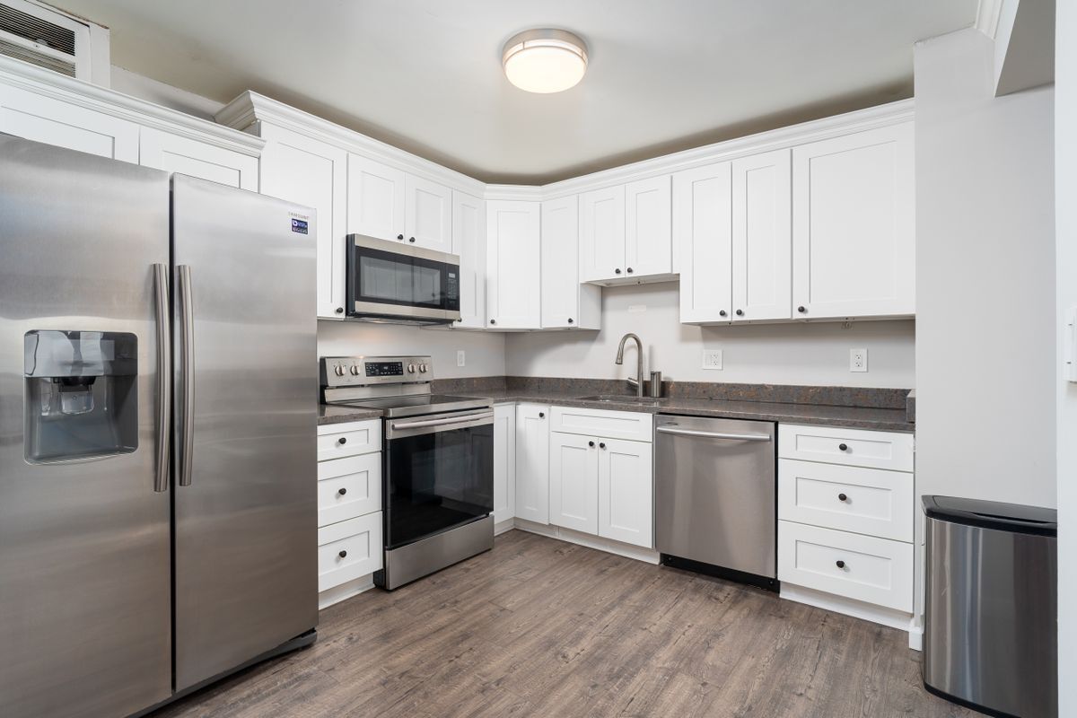 Building Photo - 8370 Greensboro Dr