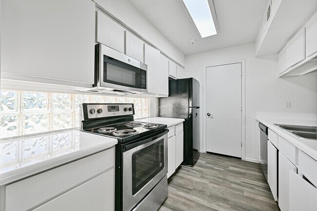 Building Photo - 3065 N 67th Ave