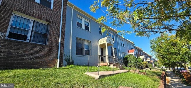 Primary Photo - 1255 Meigs Pl NE