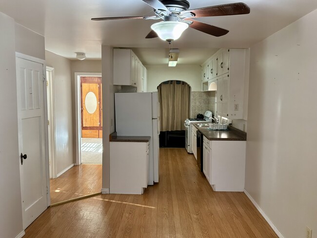 Building Photo - 385 Fir St